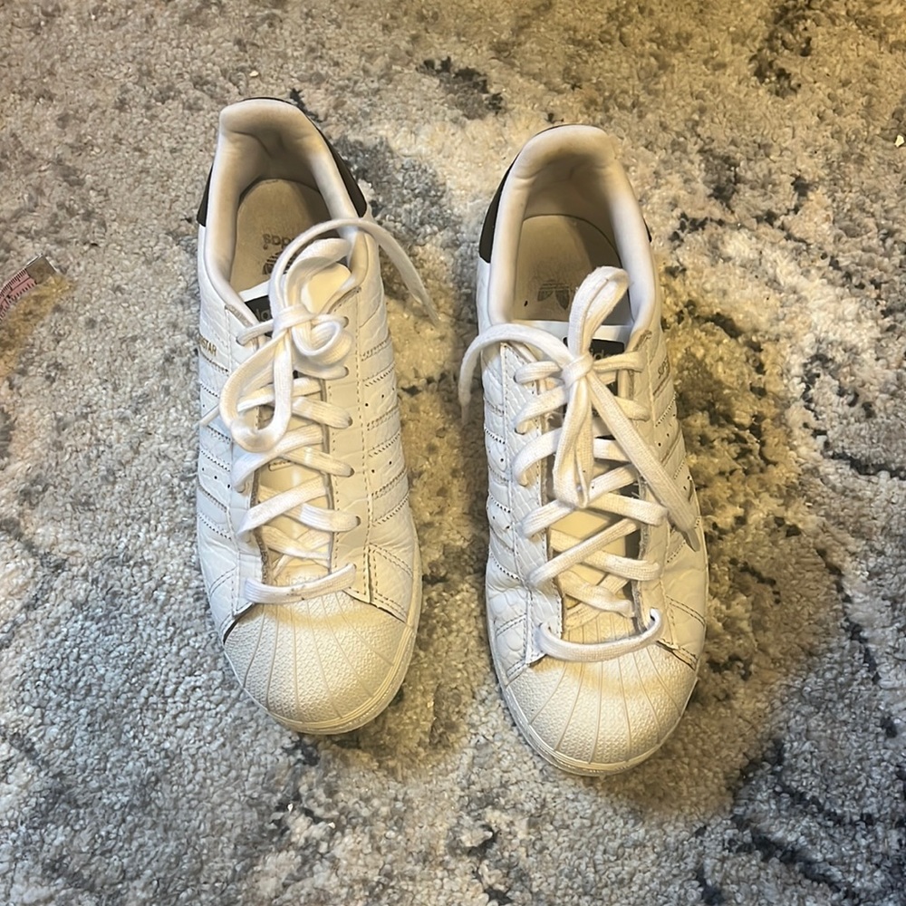 White Adidas Superstar sneaker!  Kids US 4.5 also fits women’s US 6.5 range!